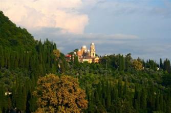 Абхазия. Вид на Ново-Афонский монастырь